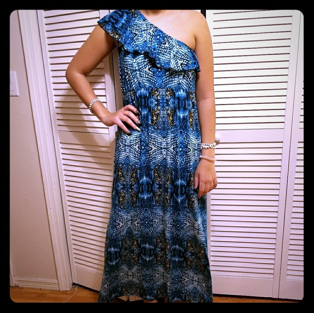 One shoulder Maxi